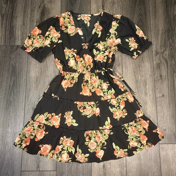 Hint of Blush Floral Tiered Mini Dress Black M Easter - Picture 2 of 15